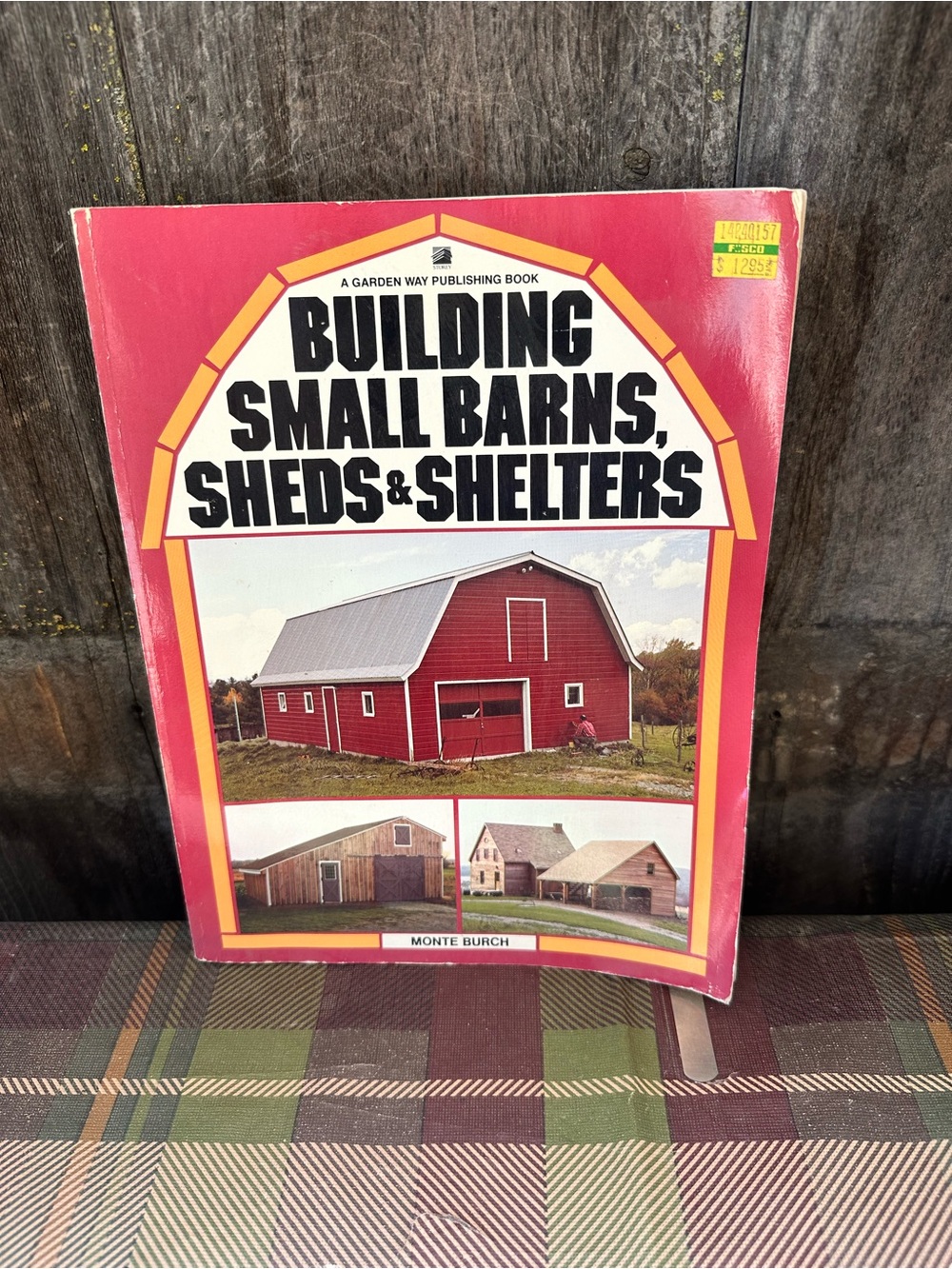 Building Small Barns, Sheds & Shelters - Red Cover